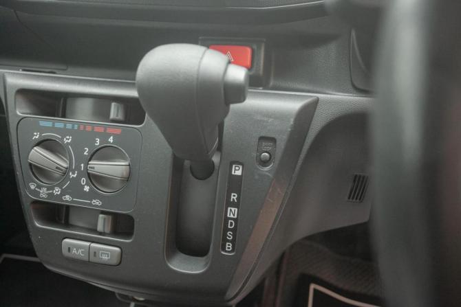 Daihatsu Mira e:S II с пробегом 2018 года, цена 635 000 рублей, 93500 км, хэтчбек, Автокод Объявления