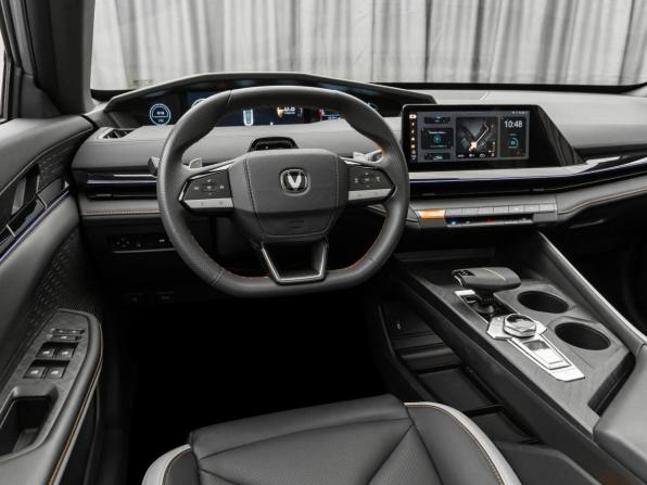 Changan UNI-V I с пробегом 2024 года, цена 2 450 000 рублей, 24251 км, лифтбек, Автокод Объявления
