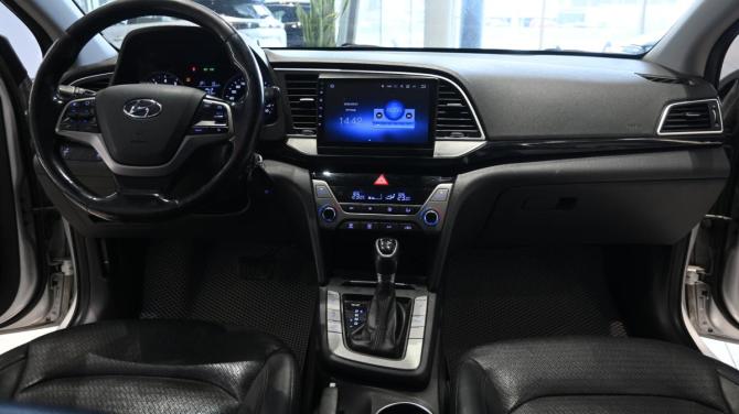 Hyundai Elantra VI (AD) с пробегом 2016 года, цена 1 320 000 рублей, 201000 км, седан, Автокод Объявления