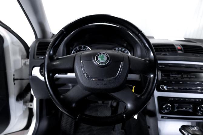 Skoda Octavia II (A5) Рестайлинг с пробегом 2011 года, цена 699 000 рублей, 294220 км, лифтбек, Автокод Объявления