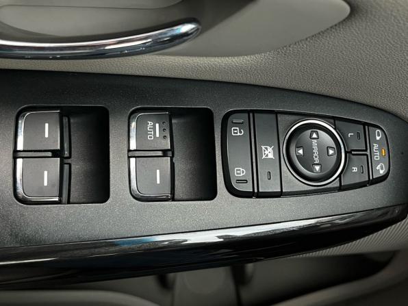 Kia Carnival III с пробегом 2019 года, цена 2 790 000 рублей, 137804 км, минивэн, Автокод Объявления