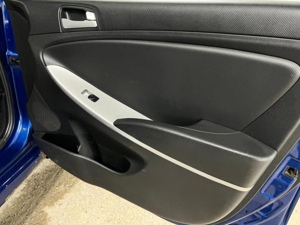 Hyundai Solaris I с пробегом 2012 года, цена 450 000 рублей, 278466 км, хэтчбек, Автокод Объявления