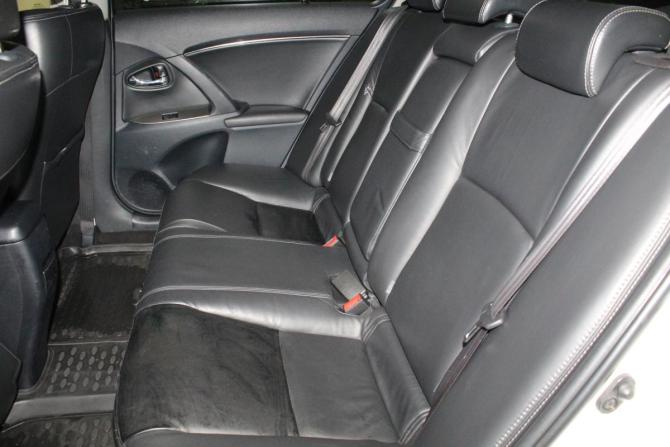 Toyota Avensis III с пробегом 2011 года, цена 1 099 000 рублей, 198213 км, седан, Автокод Объявления