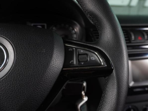 Skoda Rapid I с пробегом 2015 года, цена 1 119 000 рублей, 186265 км, лифтбек, Автокод Объявления