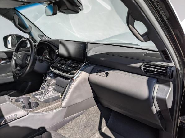 Toyota Land Cruiser 300 Series с пробегом 2023 года, цена 11 450 000 рублей, 33816 км, внедорожник, Автокод Объявления