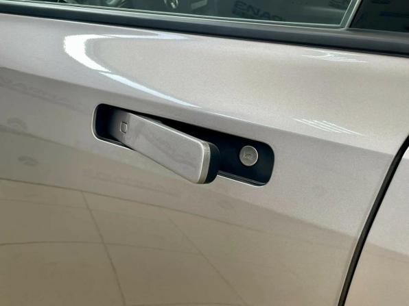 Changan Lamore с пробегом 2024 года, цена 2 200 000 рублей, 4790 км, седан, Автокод Объявления