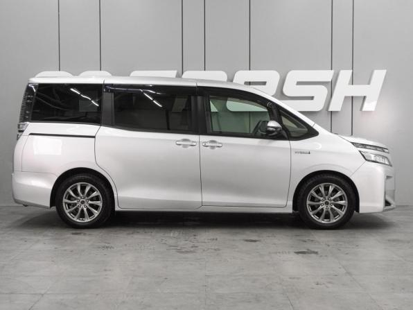 Toyota Voxy III (R80) Рестайлинг с пробегом 2020 года, цена 3 339 000 рублей, 60892 км, минивэн, Автокод Объявления