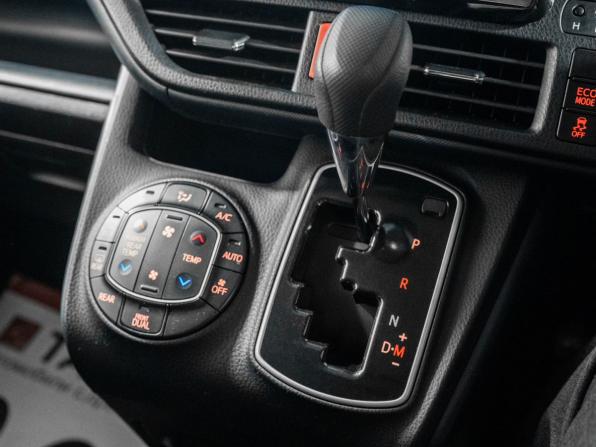 Toyota Voxy III (R80) с пробегом 2014 года, цена 1 629 500 рублей, 132585 км, минивэн, Автокод Объявления