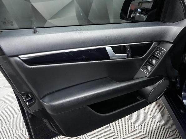 Mercedes-Benz C-Класс III (W204) Рестайлинг с пробегом 2012 года, цена 1 540 000 рублей, 225223 км, седан, Автокод Объявления