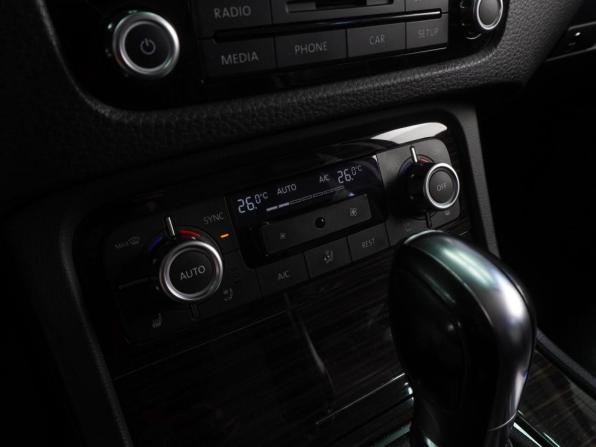 Volkswagen Touareg II с пробегом 2012 года, цена 1 939 000 рублей, 299196 км, внедорожник, Автокод Объявления