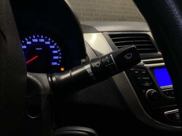 Hyundai Solaris I с пробегом 2013 года, цена 890 000 рублей, 165161 км, седан, Автокод Объявления