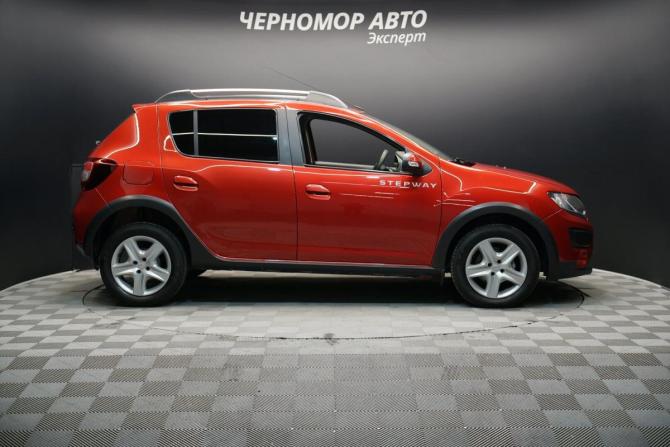 Renault Sandero II с пробегом 2015 года, цена 988 000 рублей, 77000 км, хэтчбек, Автокод Объявления