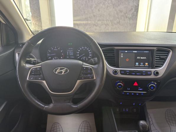 Hyundai Solaris II с пробегом 2018 года, цена 1 495 000 рублей, 71167 км, седан, Автокод Объявления