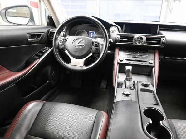 Lexus IS III Рестайлинг с пробегом 2019 года, цена 2 599 000 рублей, 129259 км, седан, Автокод Объявления