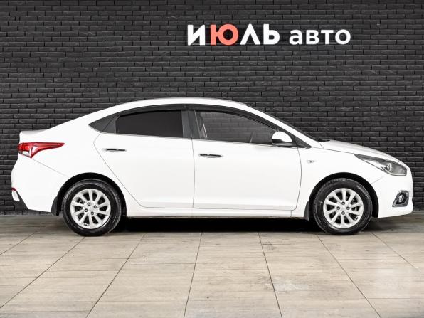 Hyundai Solaris II с пробегом 2017 года, цена 1 450 000 рублей, 83416 км, седан, Автокод Объявления