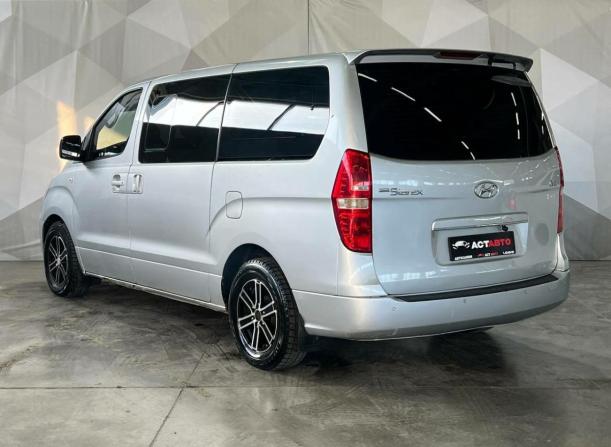 Hyundai Grand Starex I с пробегом 2009 года, цена 1 050 000 рублей, 181675 км, минивэн, Автокод Объявления