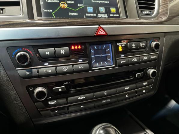 Hyundai Genesis II с пробегом 2015 года, цена 1 650 000 рублей, 208633 км, седан, Автокод Объявления