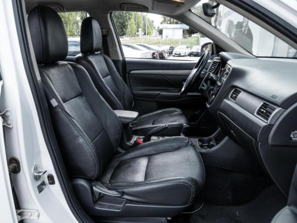 Mitsubishi Outlander III Рестайлинг с пробегом 2014 года, цена 1 353 000 рублей, 221279 км, внедорожник, Автокод Объявления