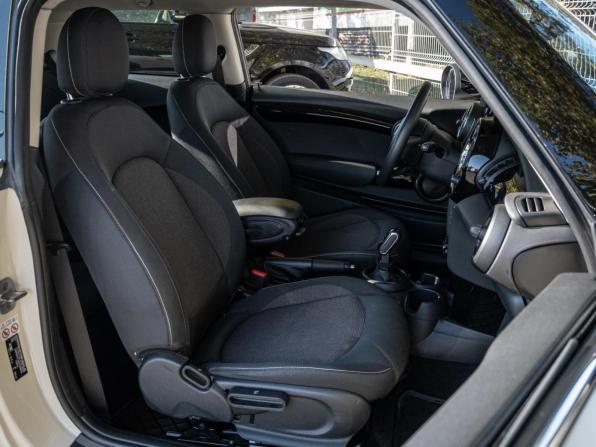 Mini Hatch III (F55/F56) Рестайлинг с пробегом 2020 года, цена 2 330 000 рублей, 62276 км, хэтчбек, Автокод Объявления