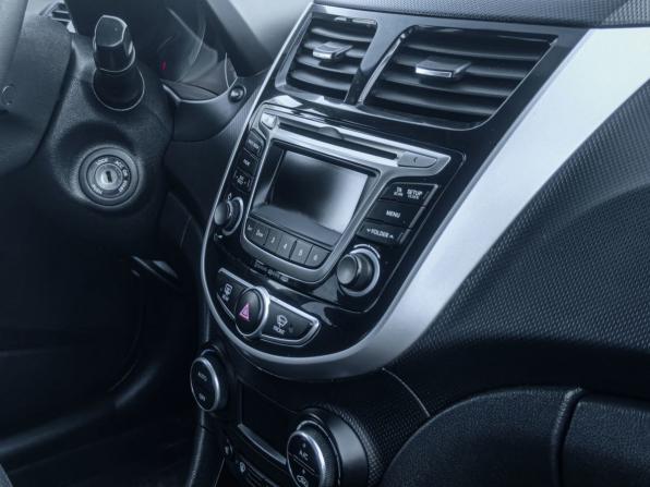 Hyundai Solaris I Рестайлинг с пробегом 2015 года, цена 1 179 900 рублей, 117000 км, седан, Автокод Объявления