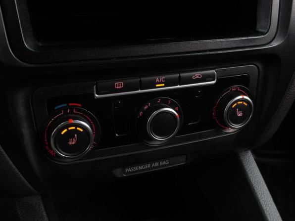 Volkswagen Jetta VI с пробегом 2012 года, цена 954 000 рублей, 210474 км, седан, Автокод Объявления