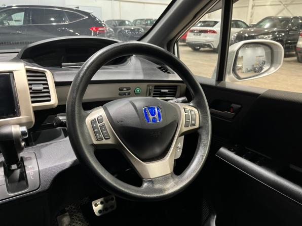 Honda Freed I Рестайлинг с пробегом 2012 года, цена 1 139 000 рублей, 92434 км, компактвэн, Автокод Объявления