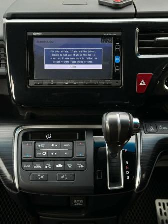 Honda Stepwgn V с пробегом 2016 года, цена 1 950 000 рублей, 132347 км, минивэн, Автокод Объявления