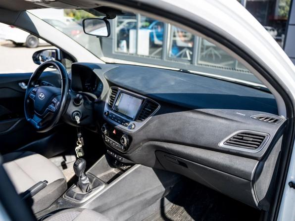 Hyundai Solaris II с пробегом 2017 года, цена 1 360 000 рублей, 82447 км, седан, Автокод Объявления