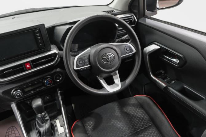Toyota Raize I с пробегом 2021 года, цена 1 849 000 рублей, 44200 км, внедорожник, Автокод Объявления