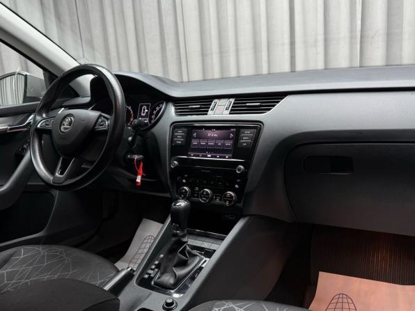 Skoda Octavia III (A7) Рестайлинг с пробегом 2018 года, цена 1 849 000 рублей, 119500 км, лифтбек, Автокод Объявления