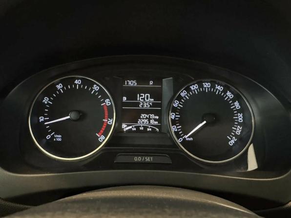 Skoda Rapid I с пробегом 2016 года, цена 920 000 рублей, 230000 км, лифтбек, Автокод Объявления