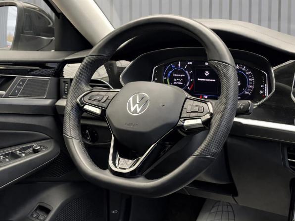Volkswagen Passat B8 Рестайлинг с пробегом 2021 года, цена 2 897 000 рублей, 55977 км, седан, Автокод Объявления