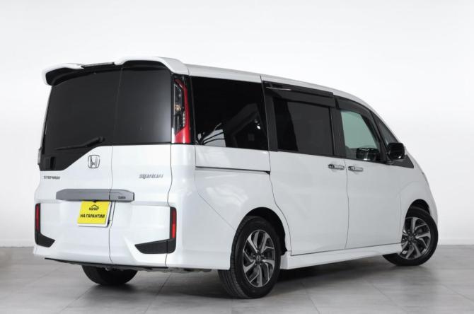 Honda Stepwgn V с пробегом 2015 года, цена 1 869 000 рублей, 112000 км, минивэн, Автокод Объявления