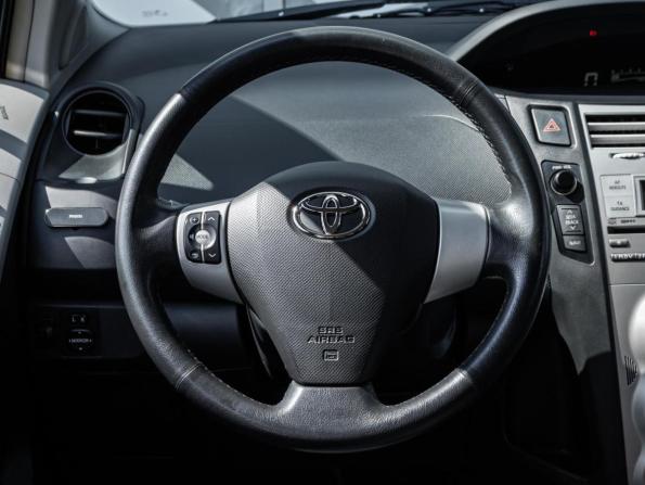 Toyota Yaris II с пробегом 2006 года, цена 776 000 рублей, 135947 км, хэтчбек, Автокод Объявления