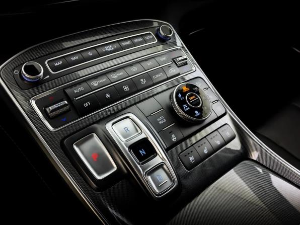 Hyundai Santa Fe IV Рестайлинг с пробегом 2022 года, цена 4 400 000 рублей, 41762 км, внедорожник, Автокод Объявления