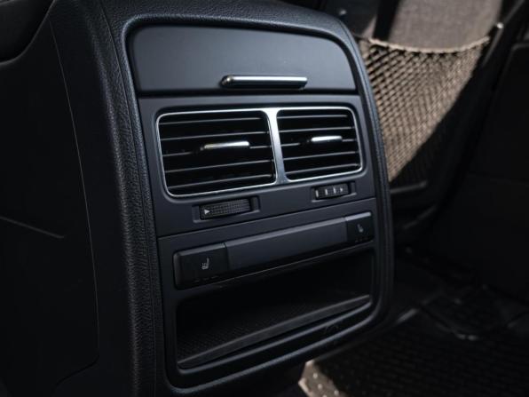 Volkswagen Touareg II Рестайлинг с пробегом 2015 года, цена 3 150 000 рублей, 235851 км, внедорожник, Автокод Объявления