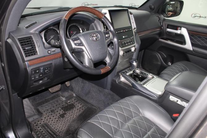 Toyota Land Cruiser 200 Series Рестайлинг 2 с пробегом 2018 года, цена 9 500 000 рублей, 54479 км, внедорожник, Автокод Объявления