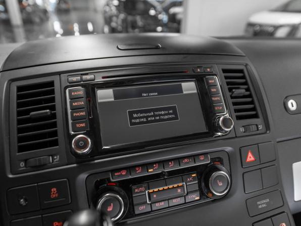 Volkswagen Multivan T5 Рестайлинг с пробегом 2015 года, цена 2 680 000 рублей, 197980 км, минивэн, Автокод Объявления