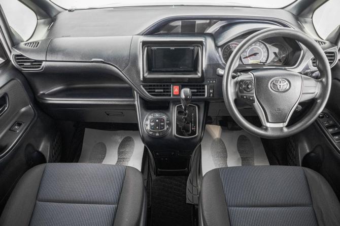 Toyota Voxy III (R80) Рестайлинг с пробегом 2018 года, цена 2 099 000 рублей, 147000 км, минивэн, Автокод Объявления