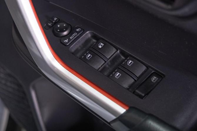 Toyota Raize I с пробегом 2019 года, цена 1 799 000 рублей, 28150 км, внедорожник, Автокод Объявления