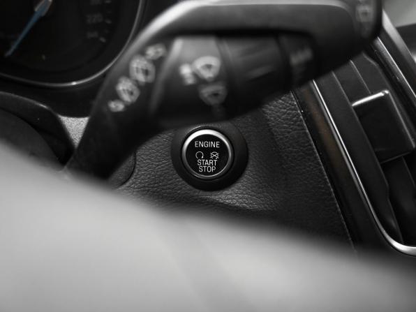 Ford Focus III Рестайлинг с пробегом 2017 года, цена 1 295 000 рублей, 124980 км, хэтчбек, Автокод Объявления