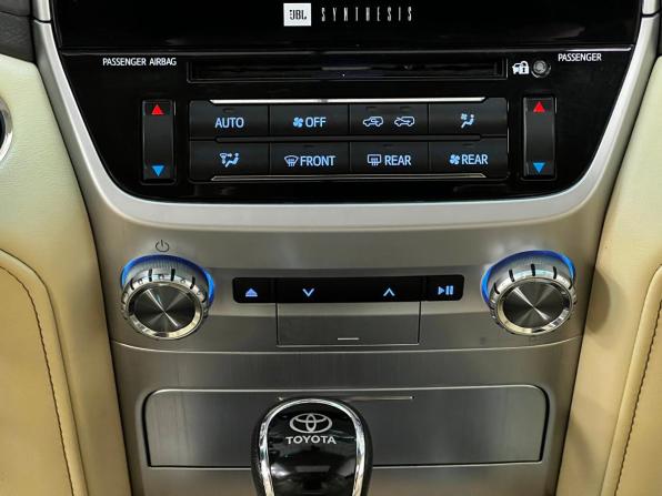 Toyota Land Cruiser 200 Series Рестайлинг 2 с пробегом 2016 года, цена 4 800 000 рублей, 235278 км, внедорожник, Автокод Объявления