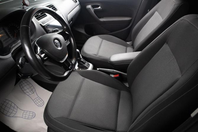 Volkswagen Polo V Рестайлинг с пробегом 2017 года, цена 1 329 000 рублей, 131800 км, седан, Автокод Объявления