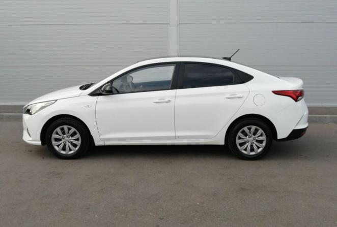 Hyundai Solaris II Рестайлинг с пробегом 2021 года, цена 1 550 000 рублей, 37600 км, седан, Автокод Объявления