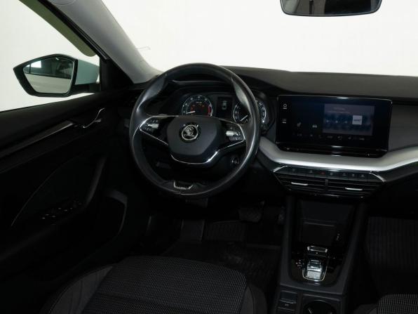Skoda Octavia IV (A8) с пробегом 2021 года, цена 2 411 000 рублей, 45366 км, лифтбек, Автокод Объявления