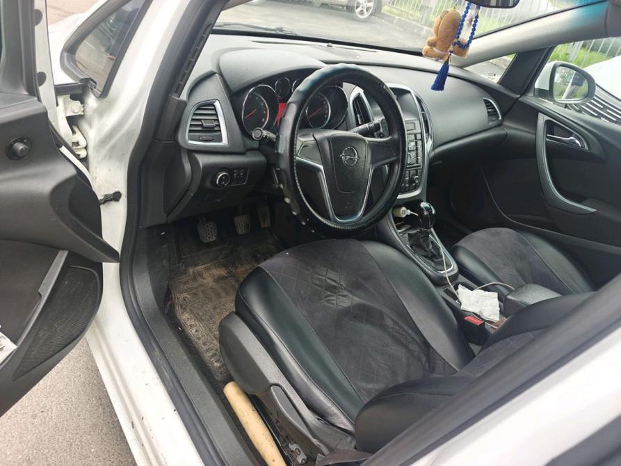 Opel Astra J Рестайлинг Санкт-Петербург  - изображение 5