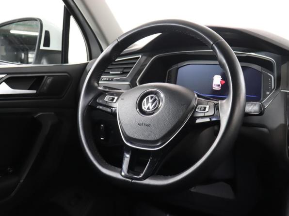 Volkswagen Tiguan II с пробегом 2020 года, цена 3 349 000 рублей, 72455 км, внедорожник, Автокод Объявления
