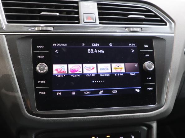 Volkswagen Tiguan II Рестайлинг с пробегом 2021 года, цена 2 690 000 рублей, 100228 км, внедорожник, Автокод Объявления