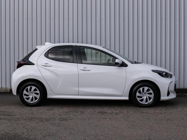 Toyota Yaris IV с пробегом 2021 года, цена 1 199 000 рублей, 151701 км, хэтчбек, Автокод Объявления