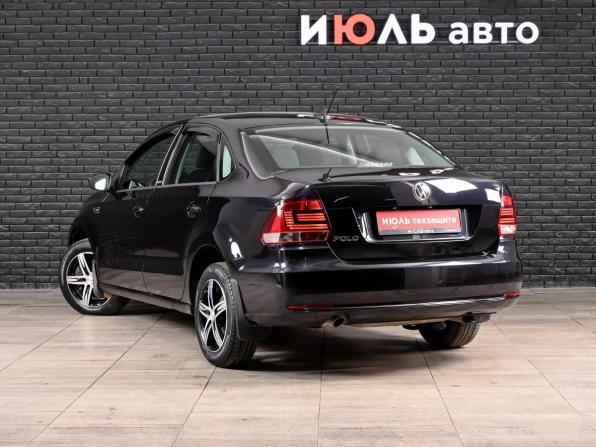 Volkswagen Polo V Рестайлинг с пробегом 2017 года, цена 990 000 рублей, 52743 км, седан, Автокод Объявления